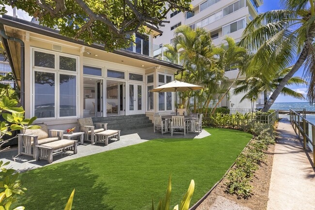 Building Photo - 3059 Kalakaua Ave