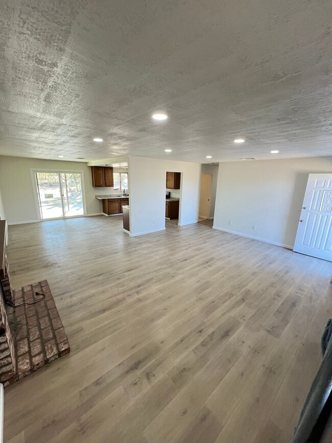 Living room - 6941 Hanford Ave Unit A - House