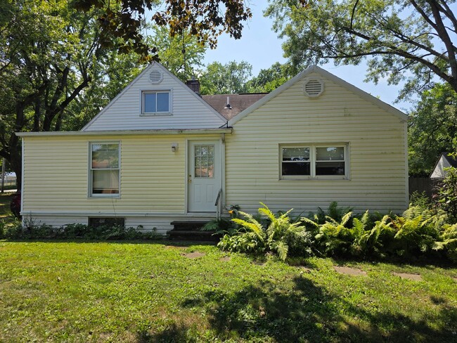 Photo - 2164 Penguin Ave