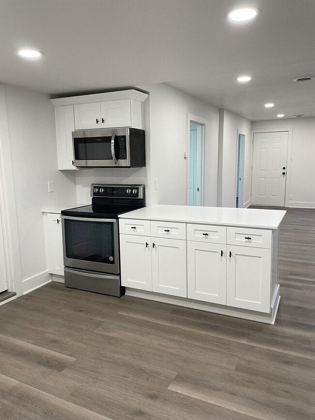 Photo - 90 W Meyers Ave