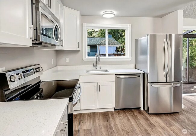 Photo - 4 bedroom delightful craftsman home in Cov...