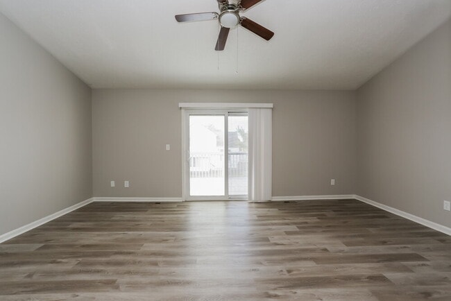 861 Hurlock Ln