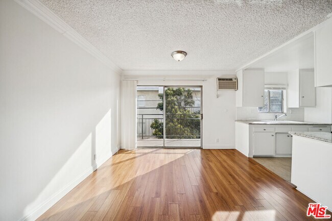 Photo - 7548 Hampton Ave Unidad 205