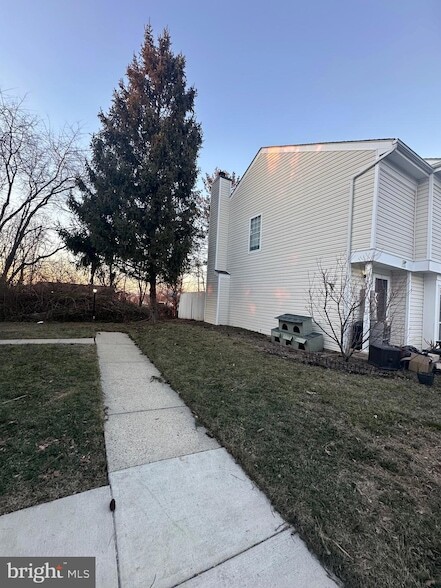 Photo - 326 Lancaster Square