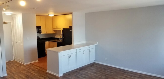 Photo - 4250 N Marine Dr Unit APT 1234