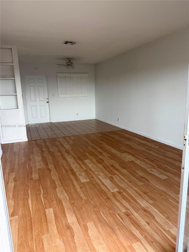 Photo - 1021 Crystal Lake Dr Unidad 304