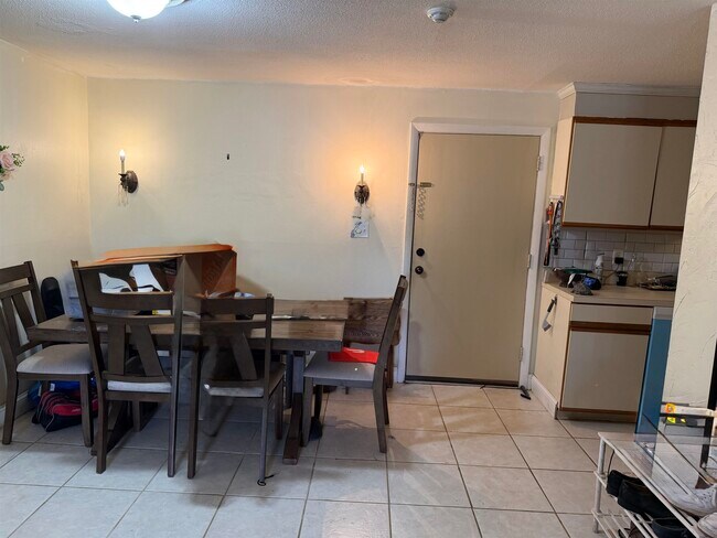 Photo - 7 Lancelot Court Unit 8