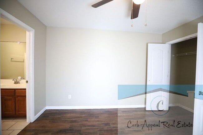 Photo - Utilities included!! Internet included!! Spacious 2 bed /2 full bath apt - includes washer/dryer