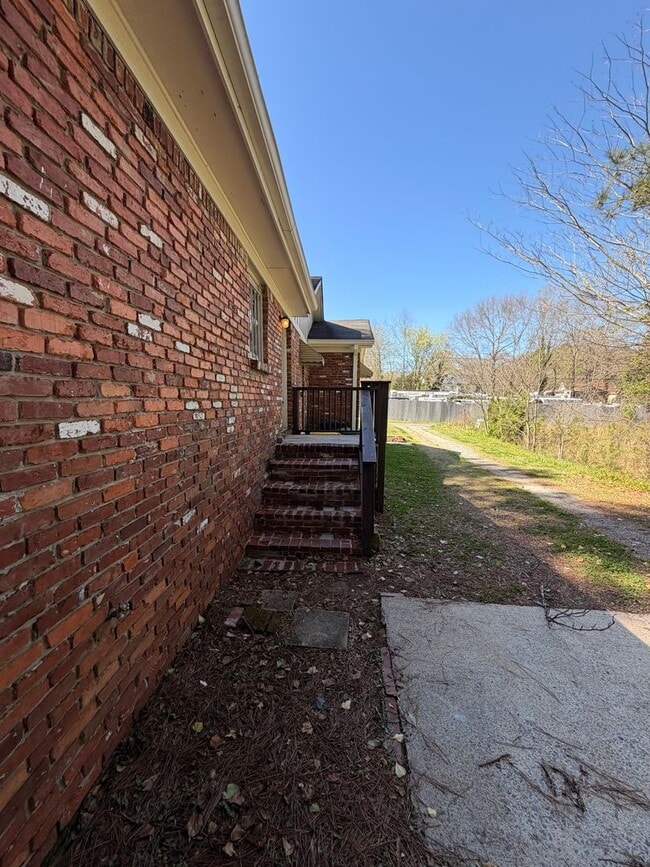 Photo - Brick 3/1 House in North Rome $950