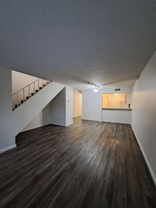 Building Photo - Charming 2-Bedroom Townhome in Fresno – Sp... Unit 157