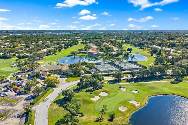 Photo - 1832 SW Willowbend Ln