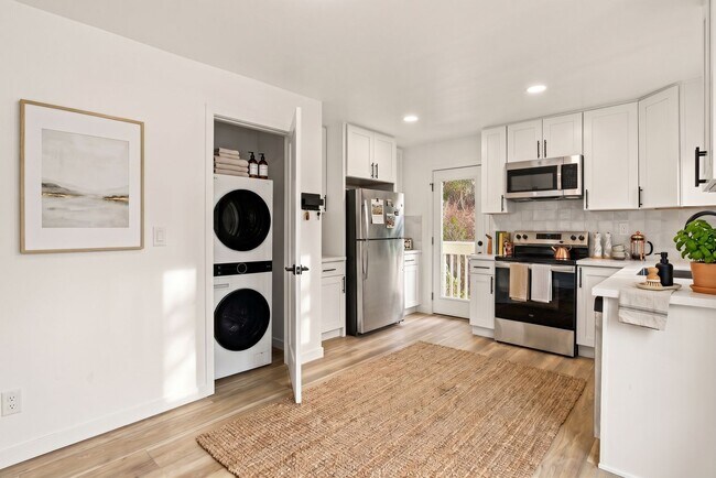2735-2737 Teresita St.