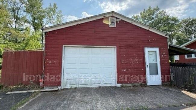 Building Photo - 1210 Farmington Ave Unit Garage Rental
