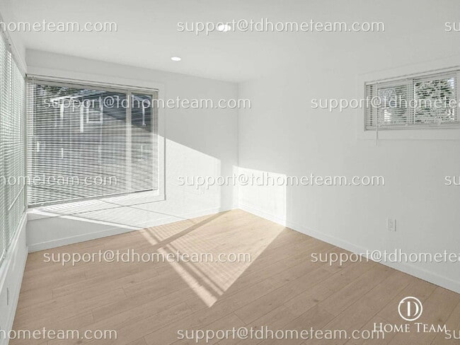 Photo - "Charming 3-Bed, 2-Bath Oasis in Seattle's Heart – Cozy 1040 Sq Ft Haven!"