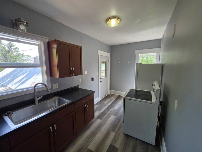 Photo - 456 1/2 Platt St