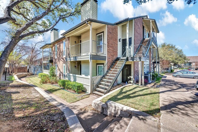 Building Photo - 5981 Arapaho Rd Unit #402