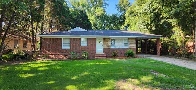 Building Photo - 3 bedroom home near base