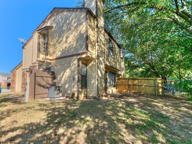 Photo - Updated 3 Bedroom, 2 Bathroom Duplex in the Heart of Broken Arrow!