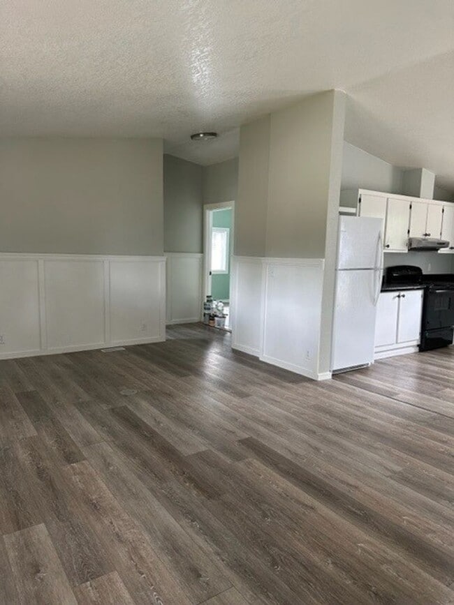 Photo - FREE RENT AND $1,000 SECURITY DEPOSIT - Single Level Updated Home w/ Spacious Yard and Loads of S...