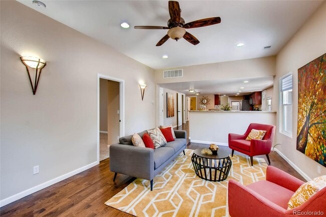 Sala de estar - 4102 Depew St.