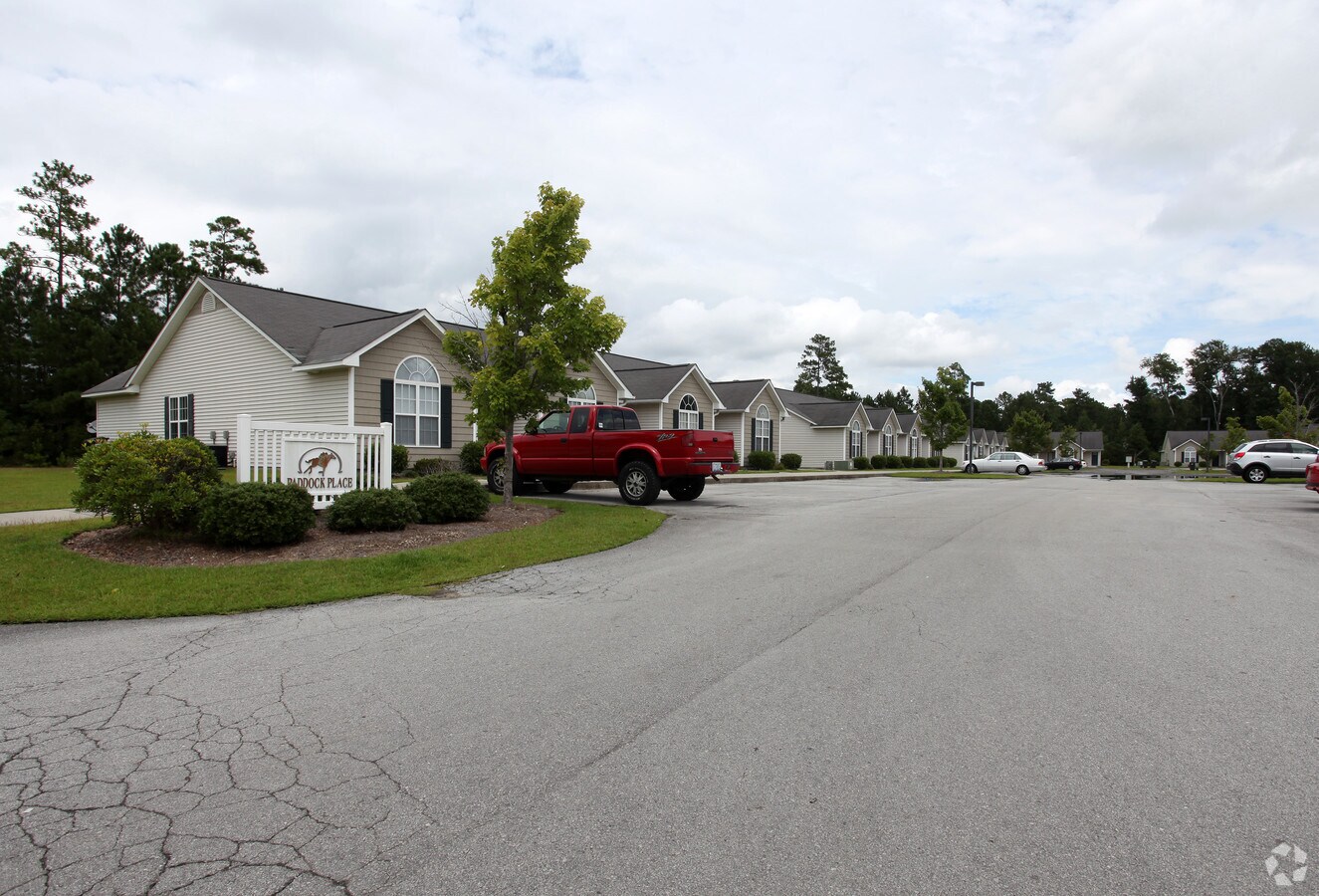 Paddock Place - Paddock Place Apartments