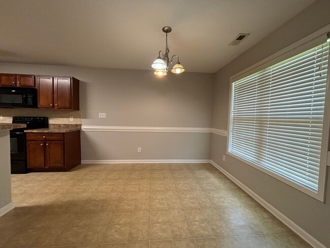 Photo - For Rent - 4 bedrooms - close to 295