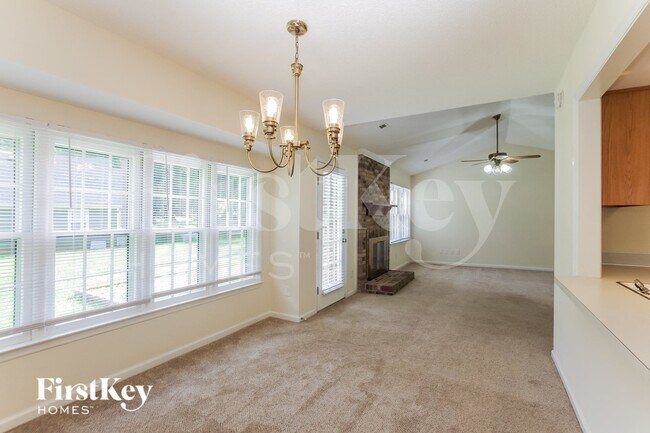 2511 Dalston Ln