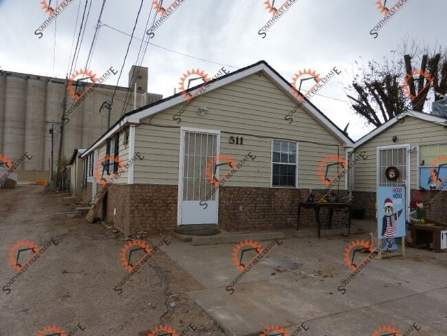 Building Photo - Super cute 2 bedroom 1 bath home