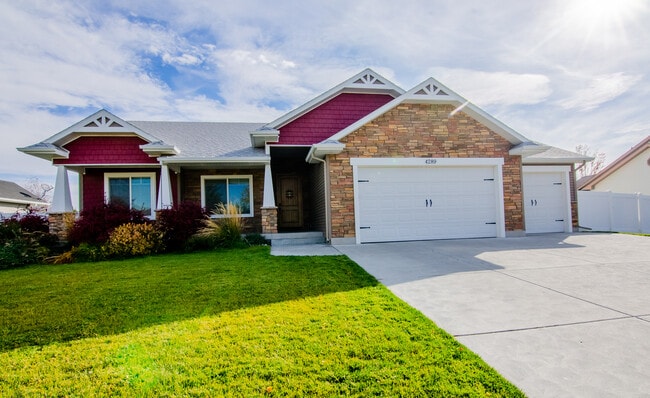 Building Photo - 4289 Daytona Cir