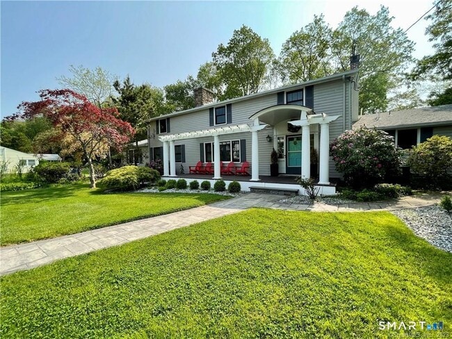 32 Tuxis Rd