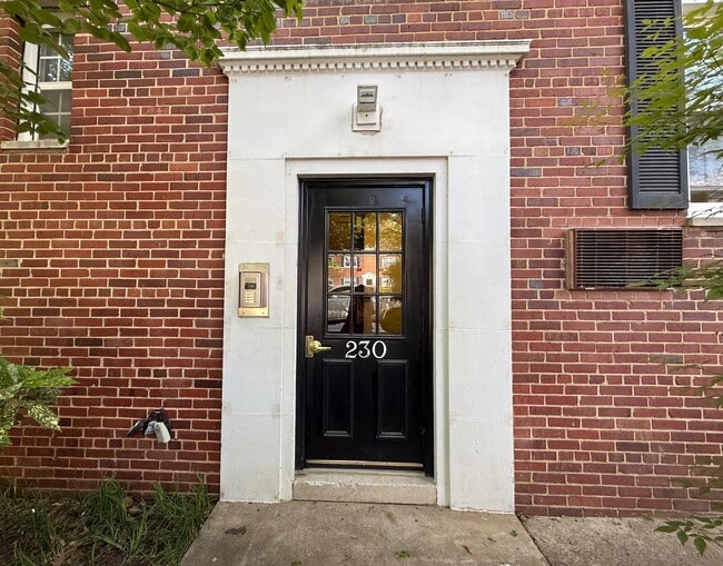 Building Photo - 230 N George Mason Dr