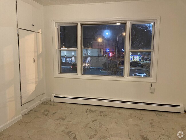 Building Photo - 813 7th St Unit 2 Rental