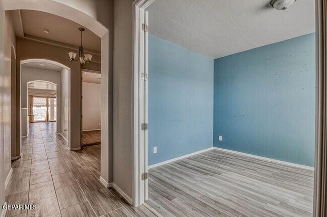 Photo - 13645 Samlesbury Ave