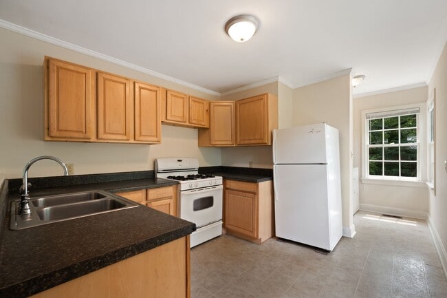 Photo - 1208 Hillview Rd