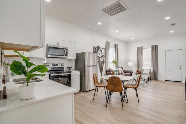 Photo - 712 W Butler St