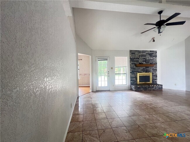 Building Photo - 4708 Bluestem Ln