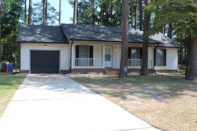 Building Photo - Lake Rim area