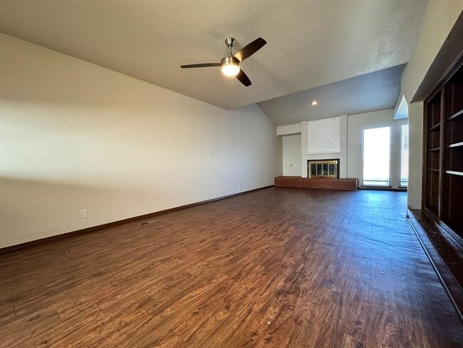 Photo - 2703 Shoreridge Ave