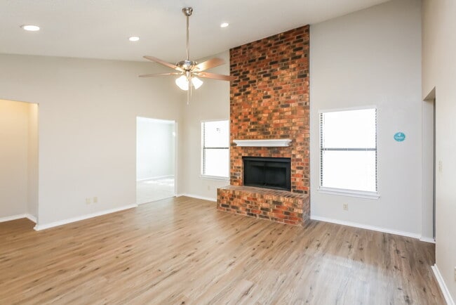 Photo - 8137 Camelot Rd