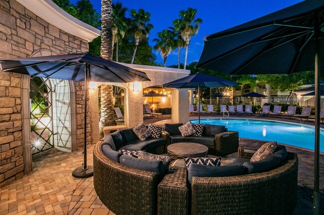 Piscina estilo laguna