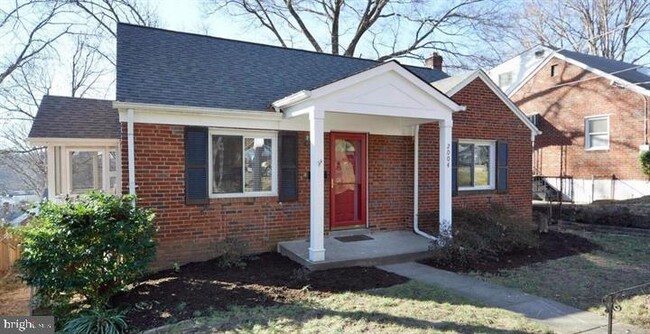 Photo - 2004 S Quincy St House