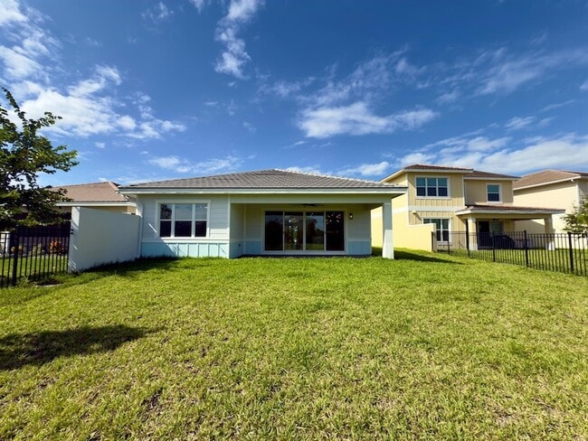 Photo - 1346 Harvester Xing