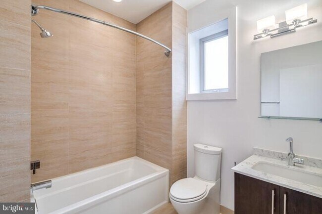 Photo - 826 N 3rd St
