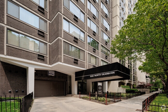 Entrance - 1330 N Dearborn