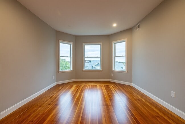 Photo - 19 Sawyer Ave Unit C