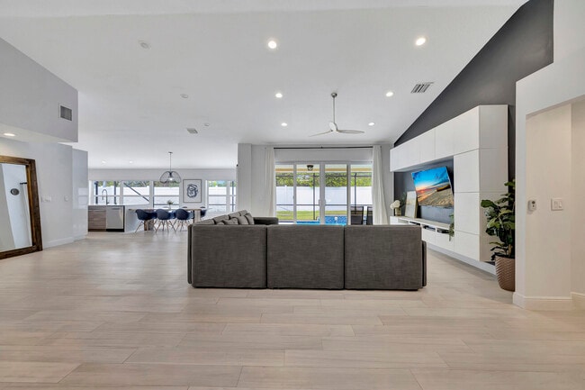 Building Photo - 9567 Lake Serena Dr