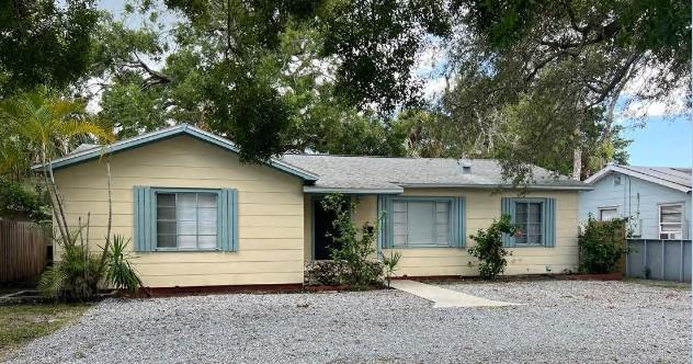 Building Photo - 4.0 bedroom in St. Petersburg Florida 33703 Rental