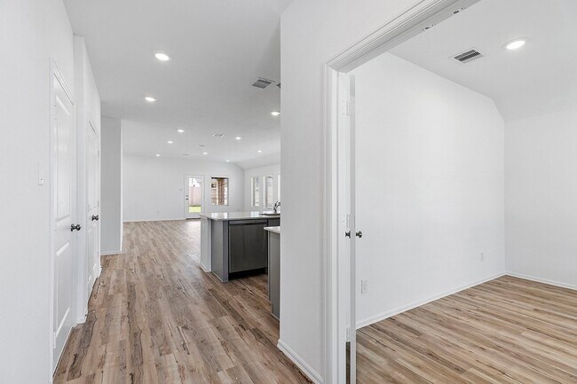 Photo - 31546 Beacon Cove Trl