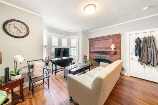 190 Center St Unit 1