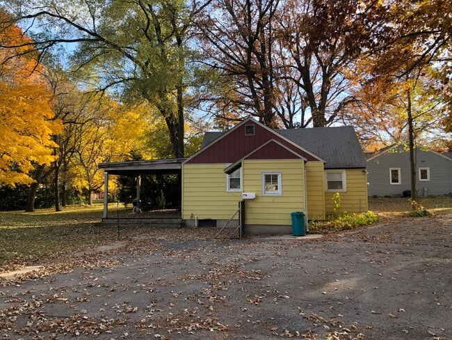 Photo - Cozy Two Bedroom Single Family in Country ...